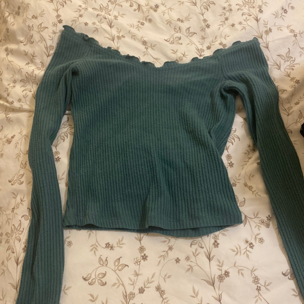 Off the shoulder Abercrombie crop